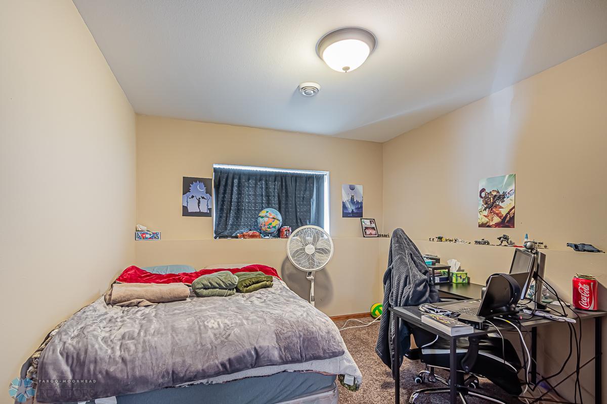 3033 Ridge Dr, West Fargo, ND 58078, USA-04.jpg