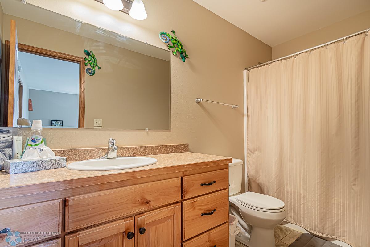 3033 Ridge Dr, West Fargo, ND 58078, USA-03.jpg