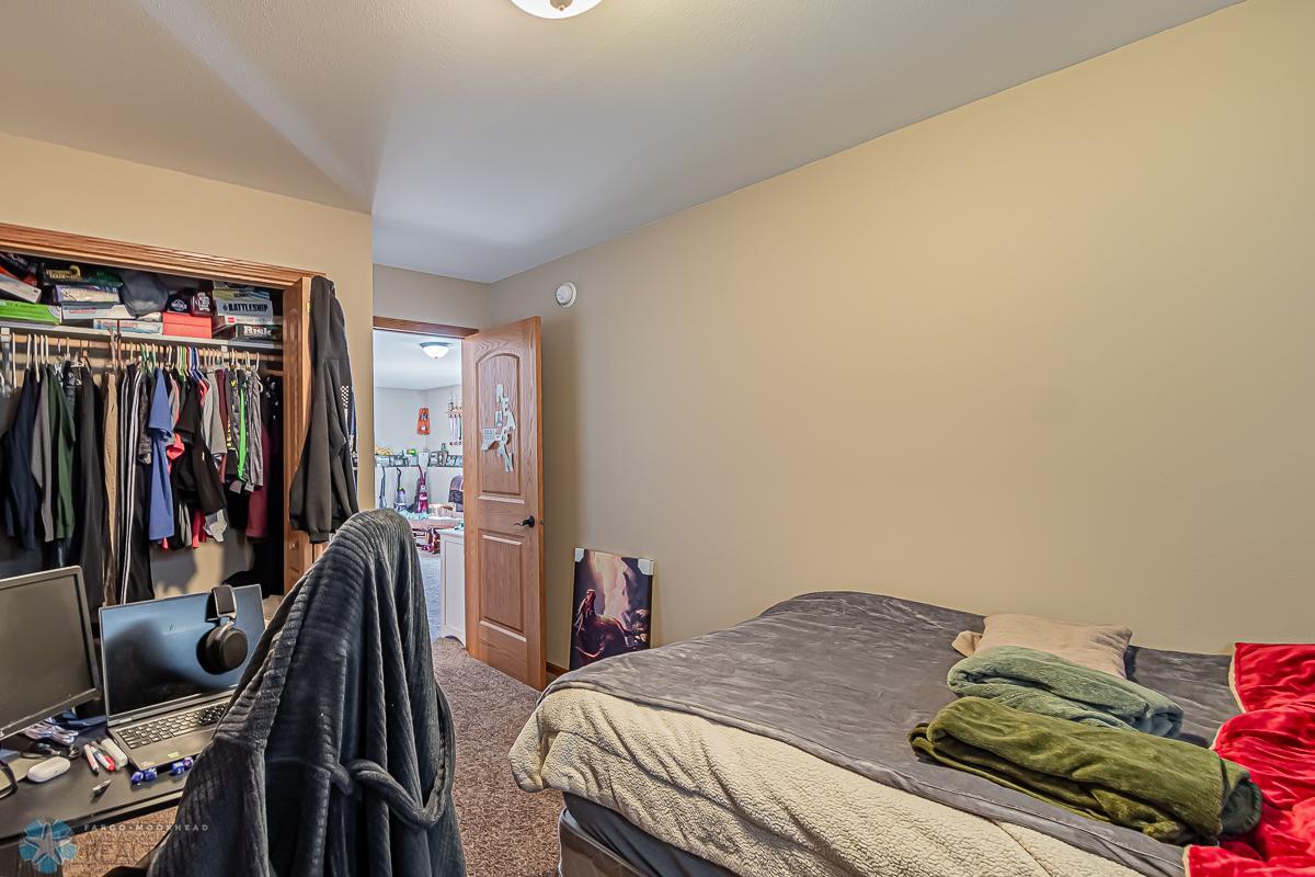 3033 Ridge Dr, West Fargo, ND 58078, USA-05.jpg
