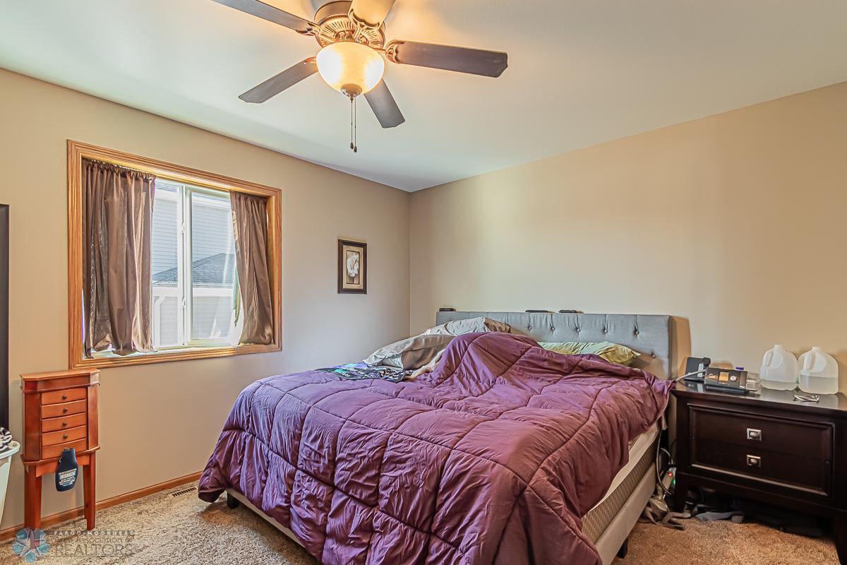 3033 Ridge Dr, West Fargo, ND 58078, USA-12.jpg