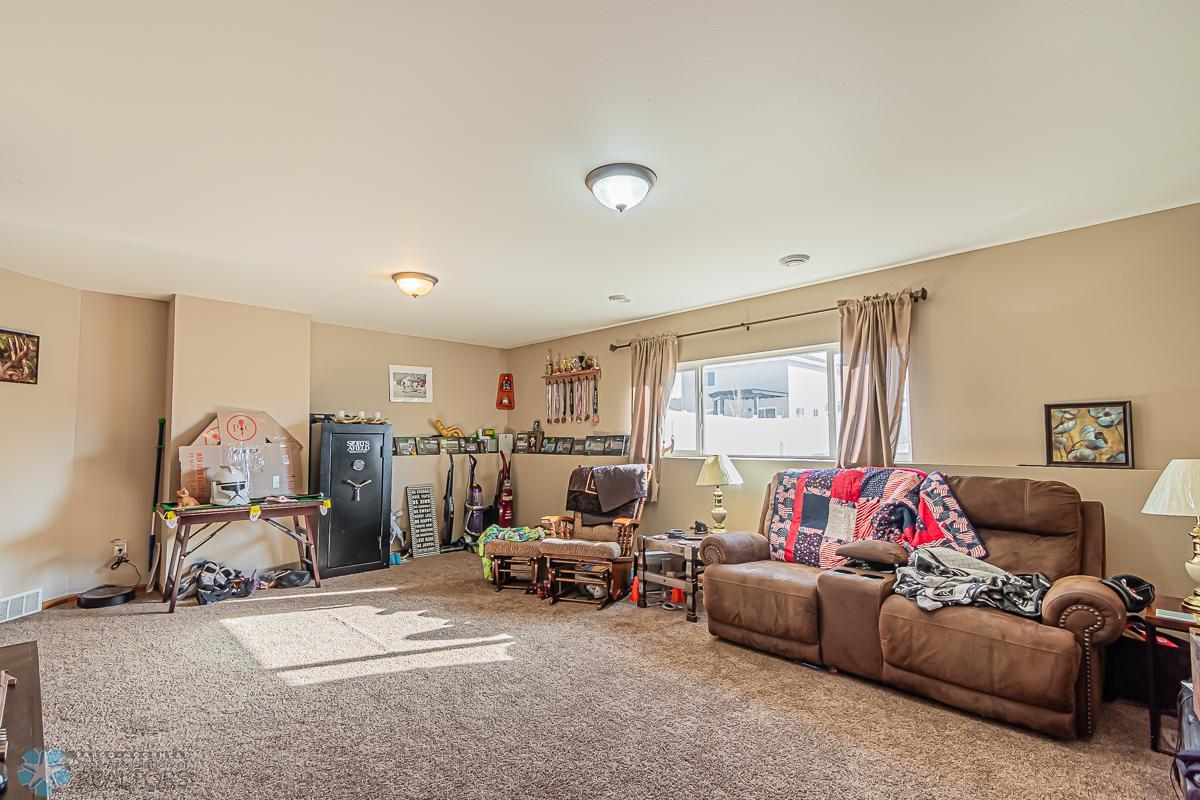 3033 Ridge Dr, West Fargo, ND 58078, USA-02.jpg