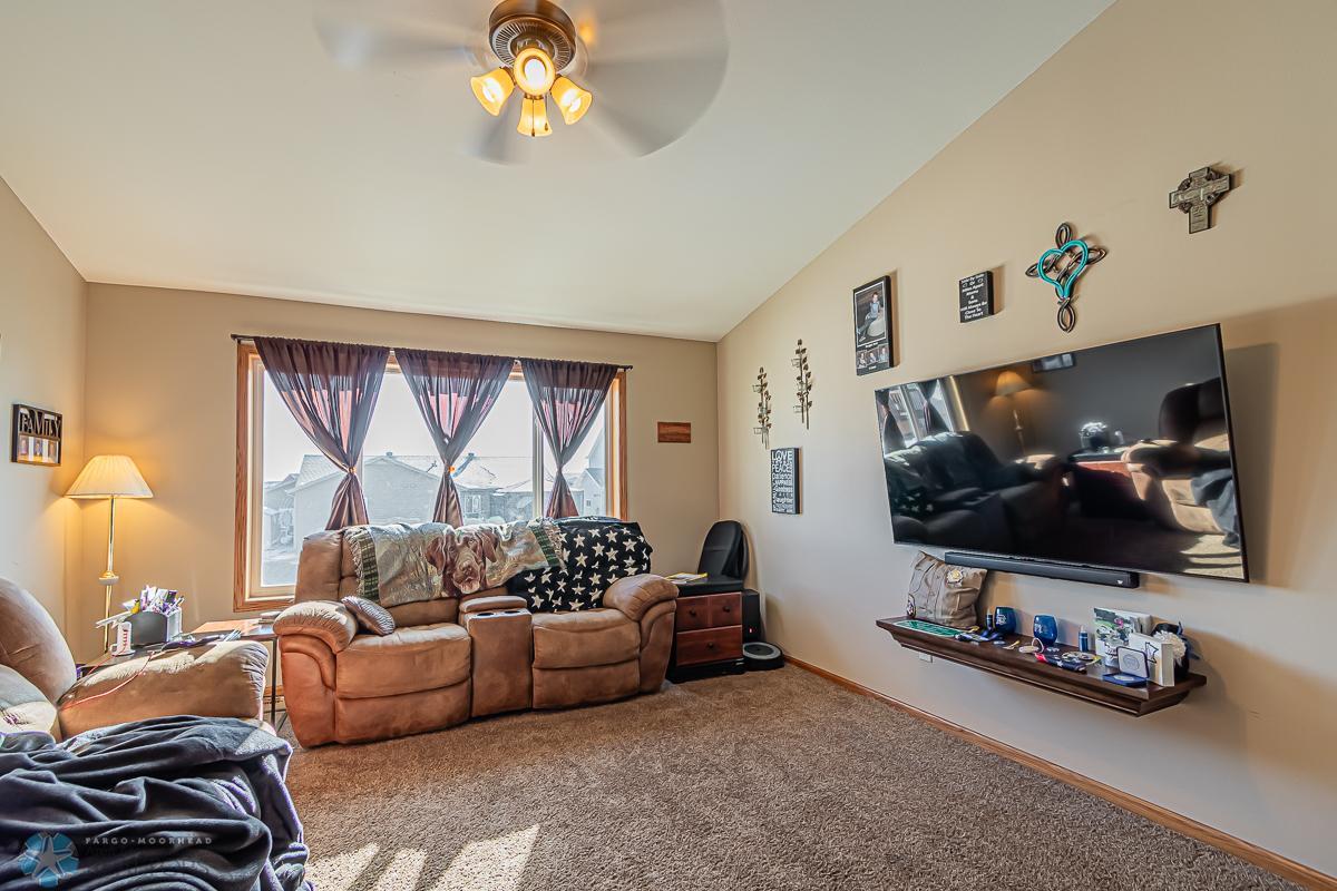 3033 Ridge Dr, West Fargo, ND 58078, USA-08.jpg