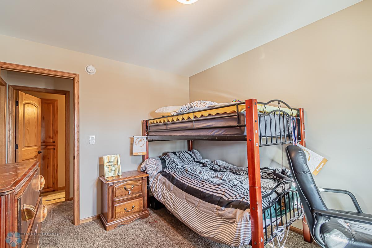 3033 Ridge Dr, West Fargo, ND 58078, USA-11.jpg