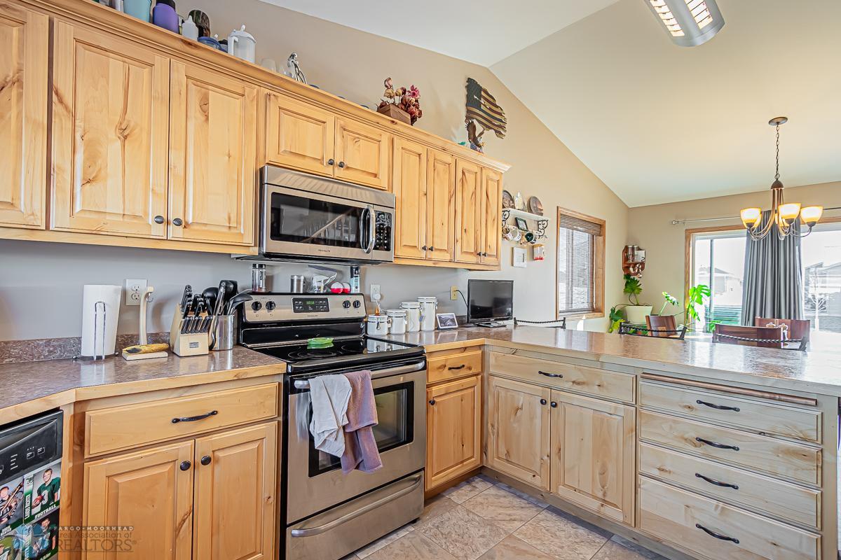 3033 Ridge Dr, West Fargo, ND 58078, USA-27.jpg