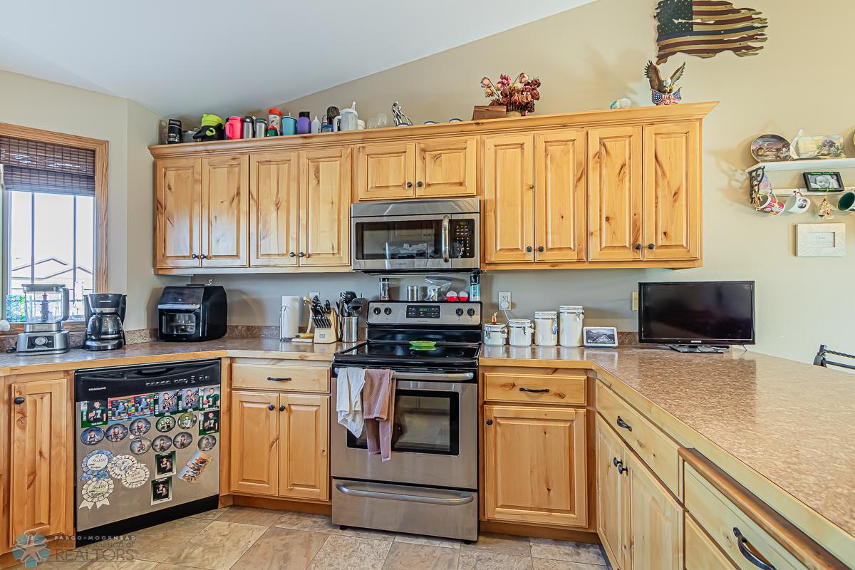 3033 Ridge Dr, West Fargo, ND 58078, USA-24.jpg