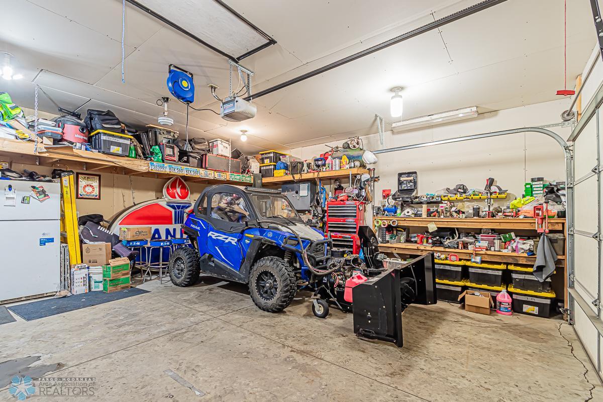 3033 Ridge Dr, West Fargo, ND 58078, USA-30.jpg