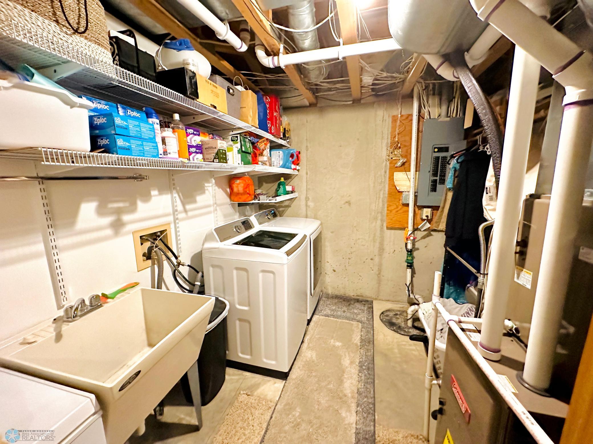 21. Laundry:utility.jpeg