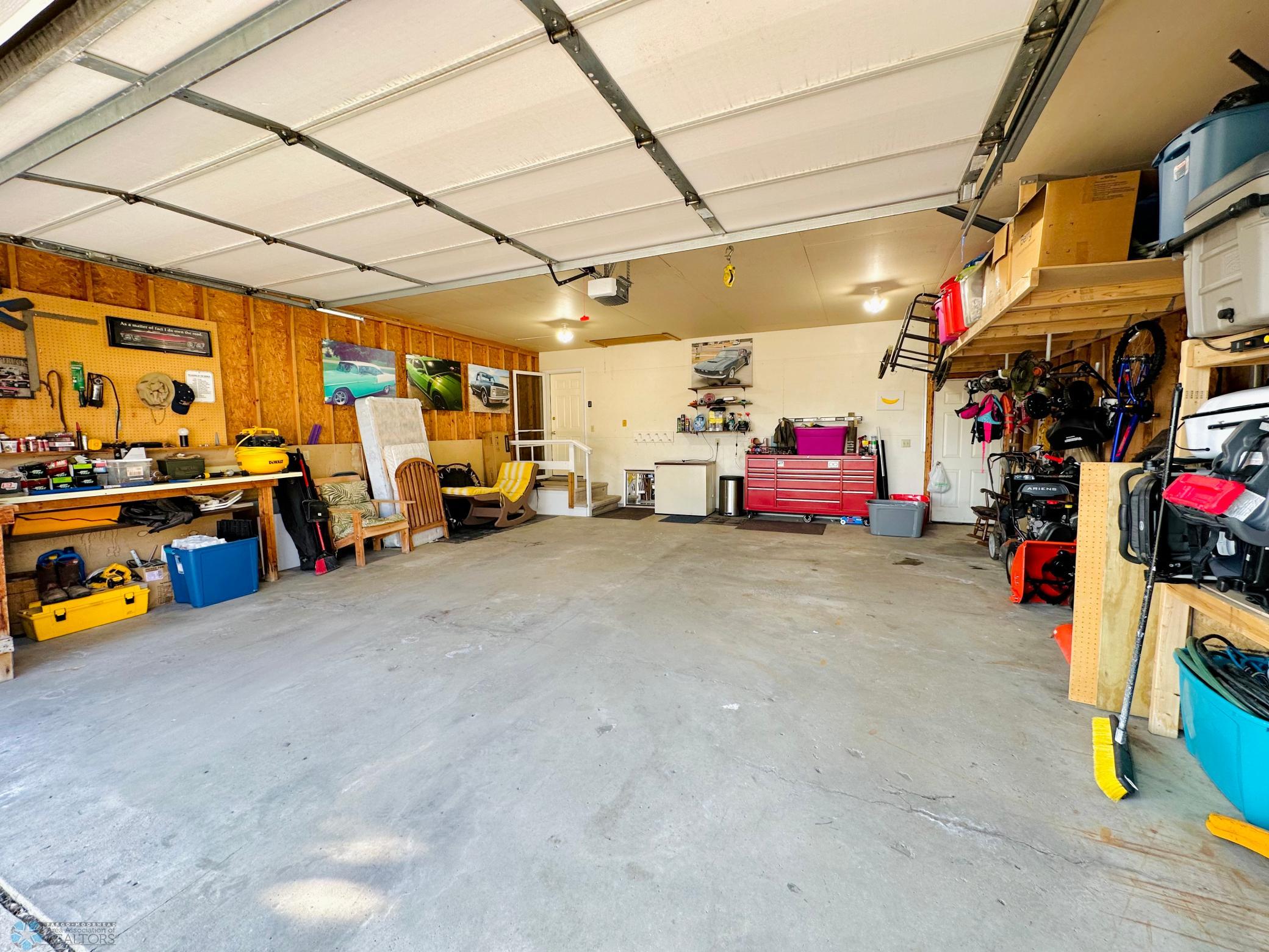 22. Garage.jpeg
