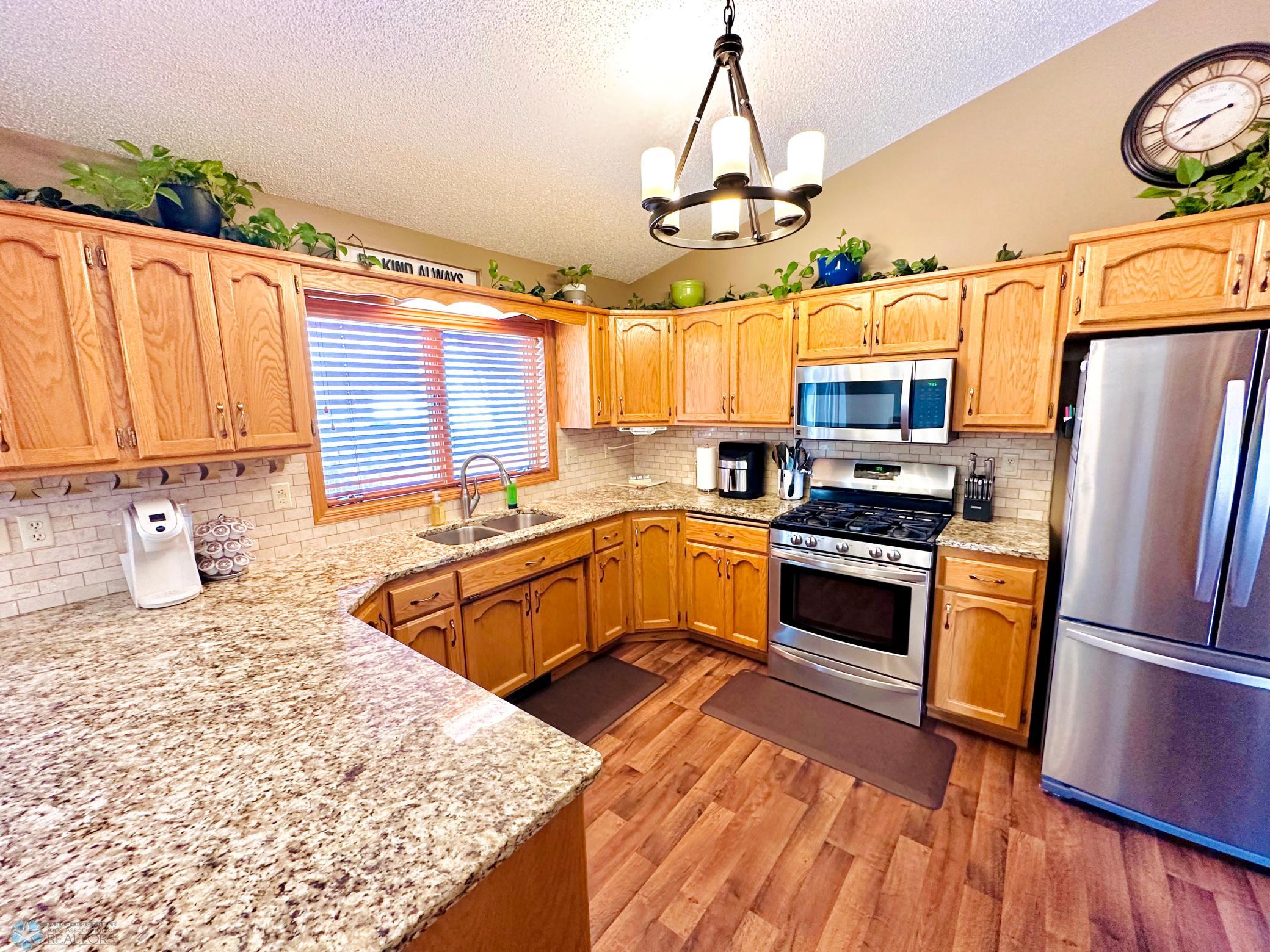 5. Kitchen.jpeg
