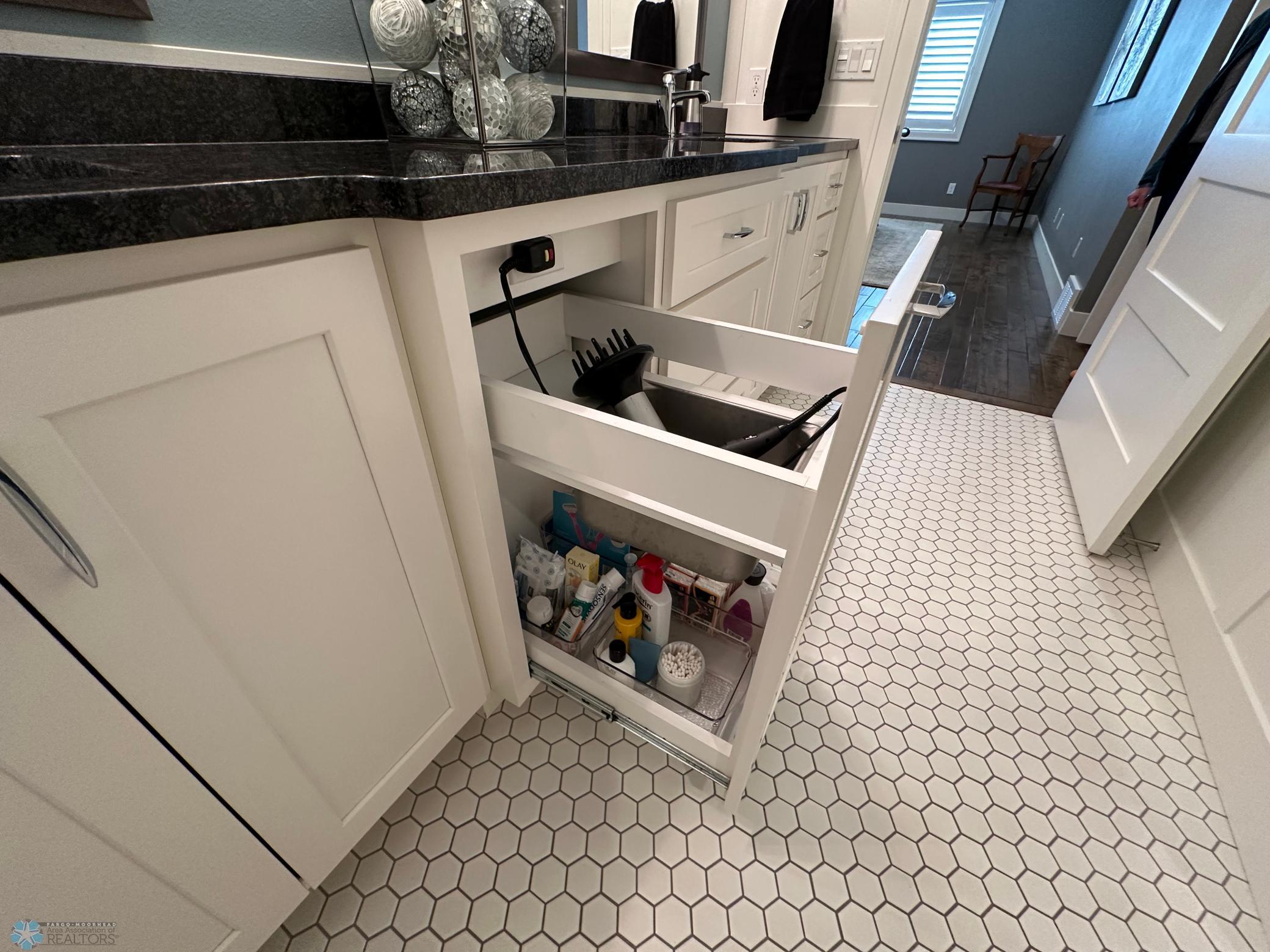 Many extra details including heated floors!