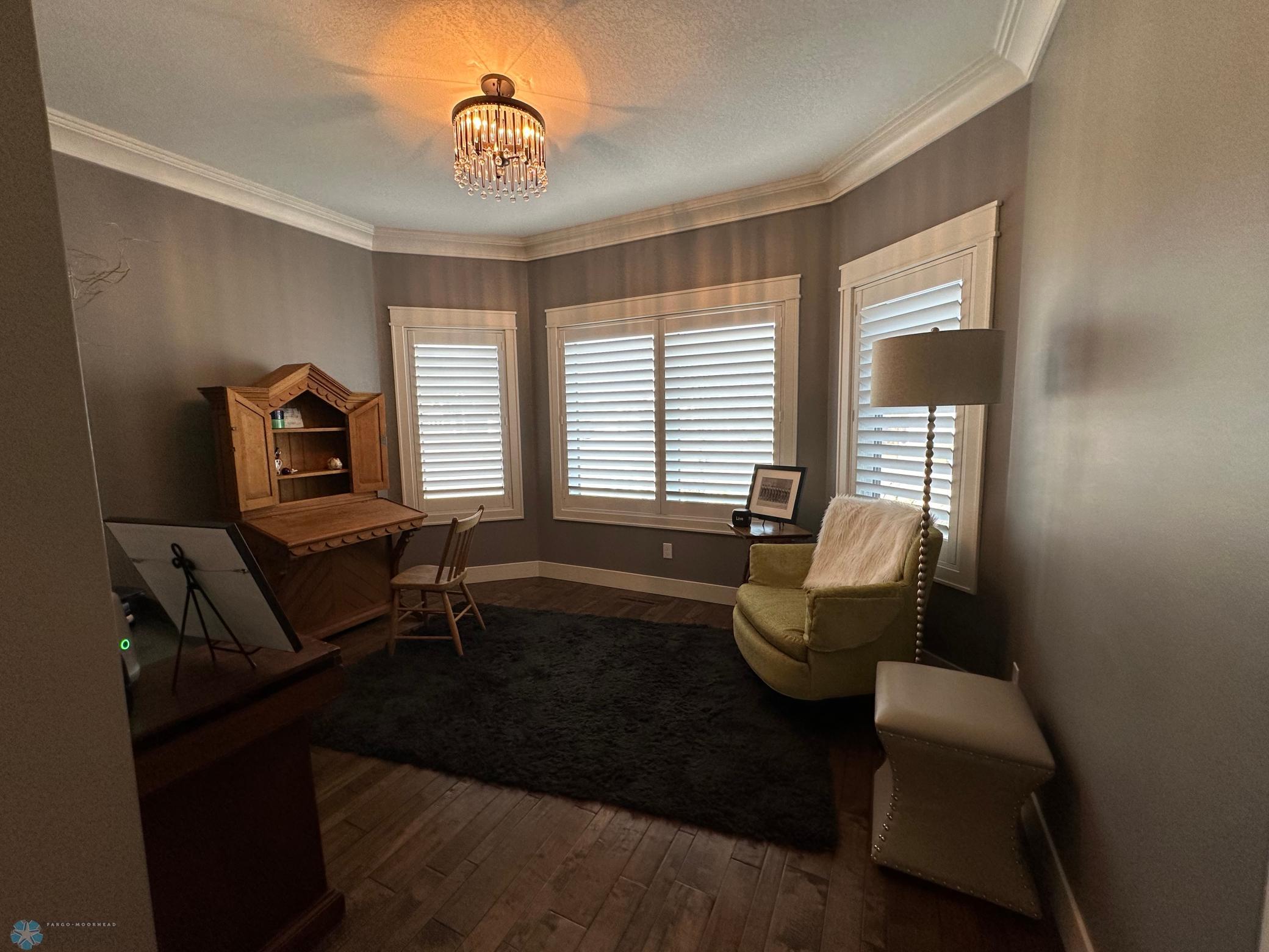 Bedroom 2/ Bay Window