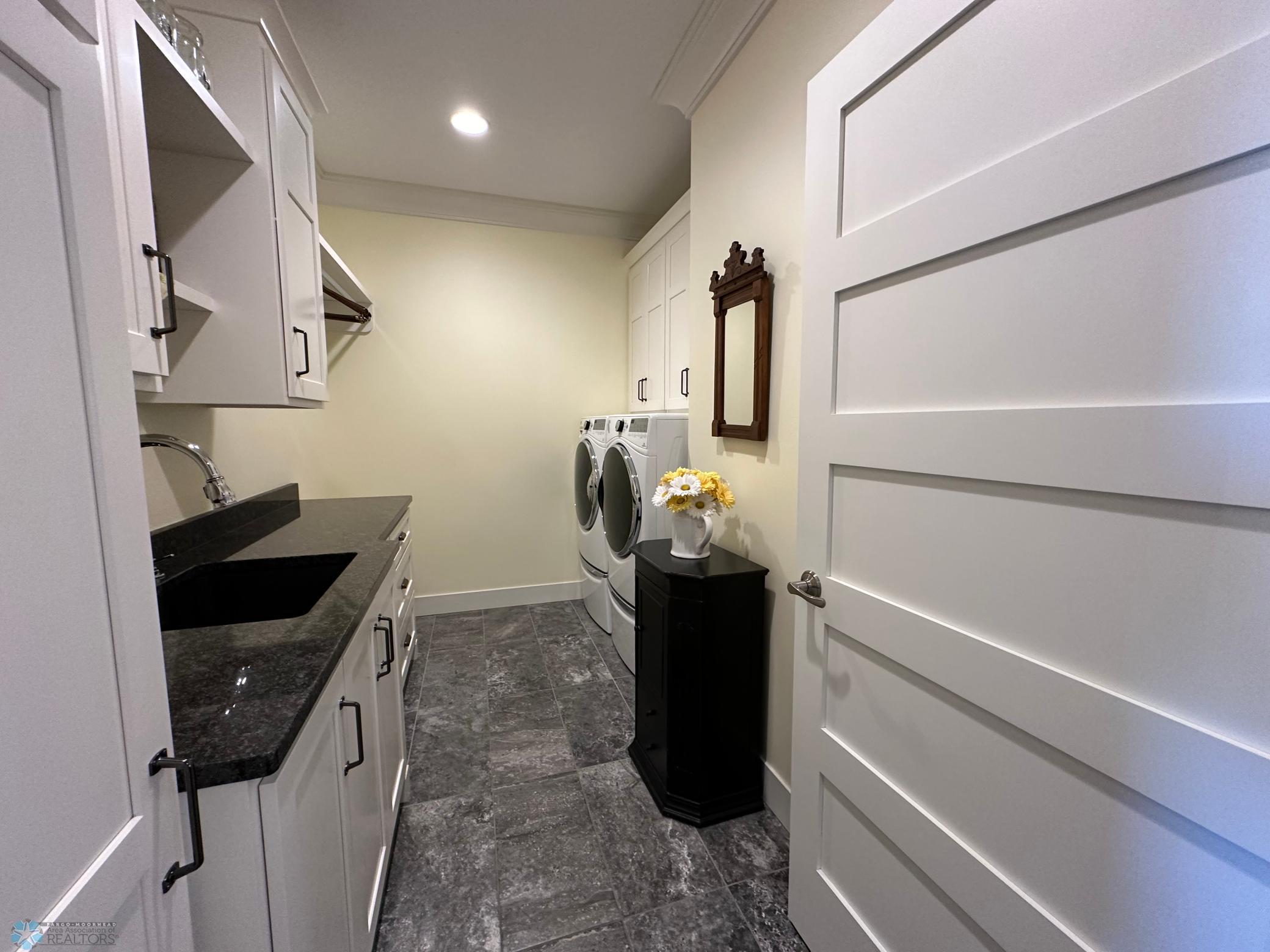 Laundry w/ Sink & Granite