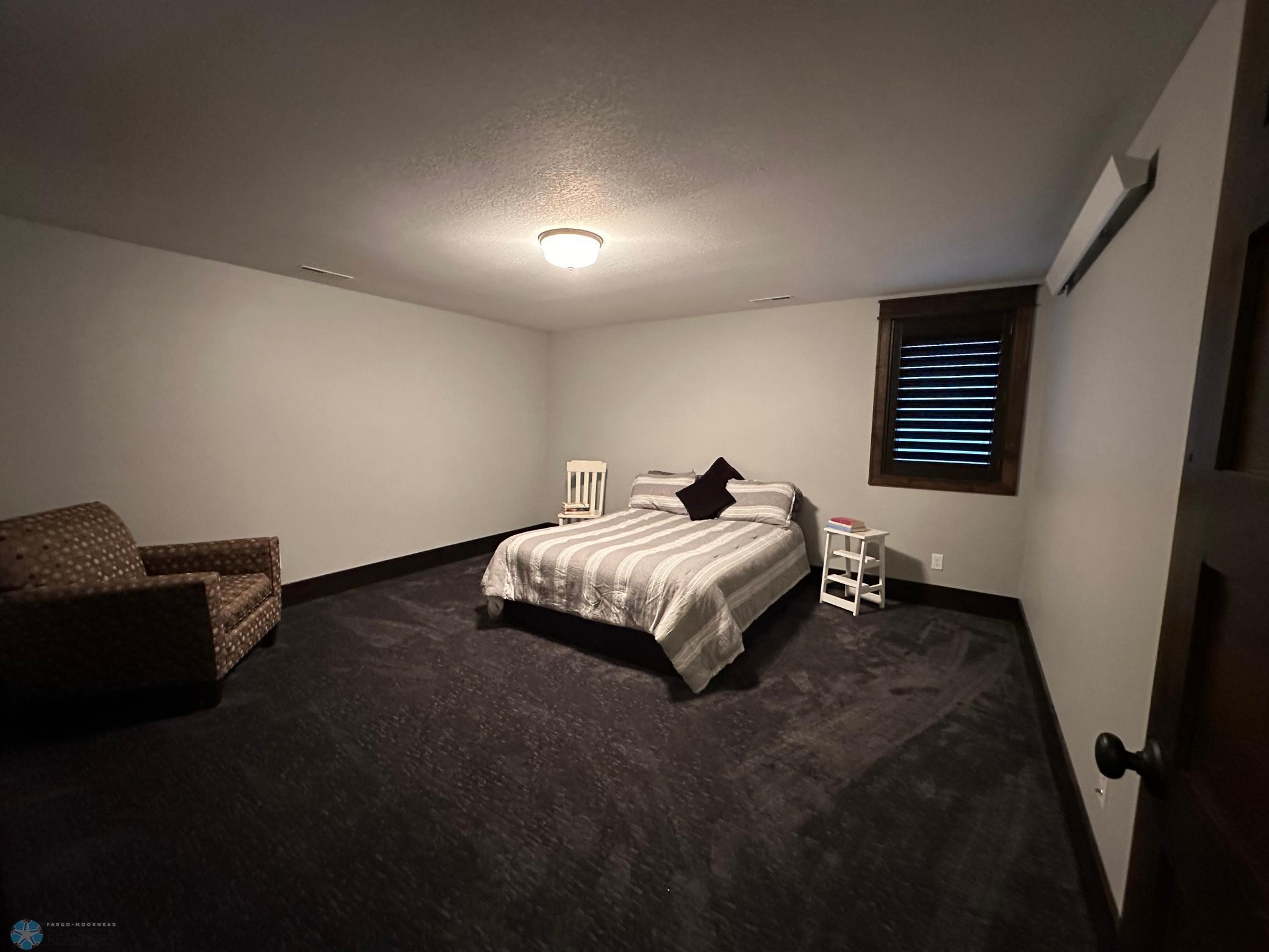 Bedroom 4/w Walk-in Closet