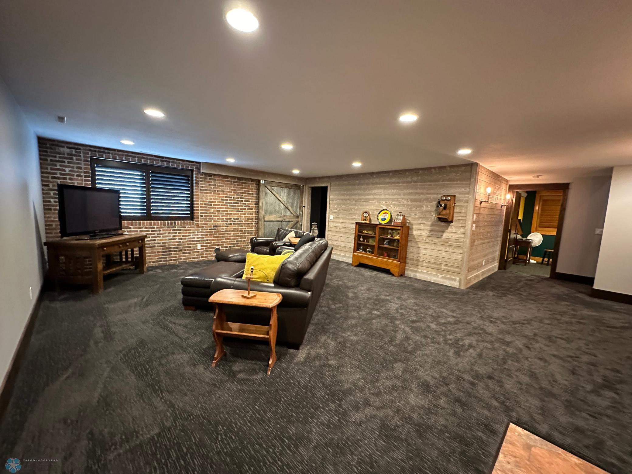 Family Room w/Custom Barn Door