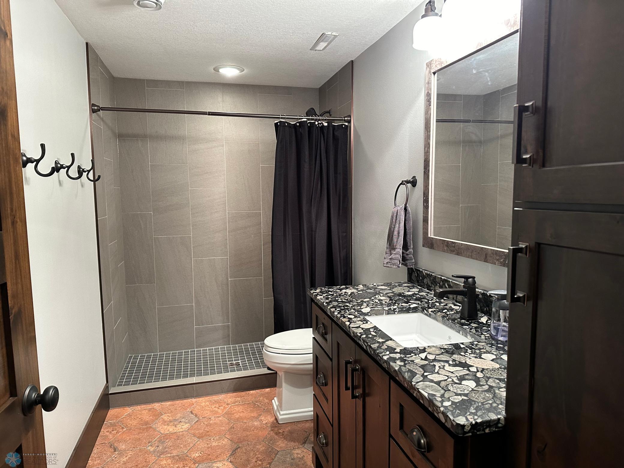 3/4 Bath w/Granite & Tile