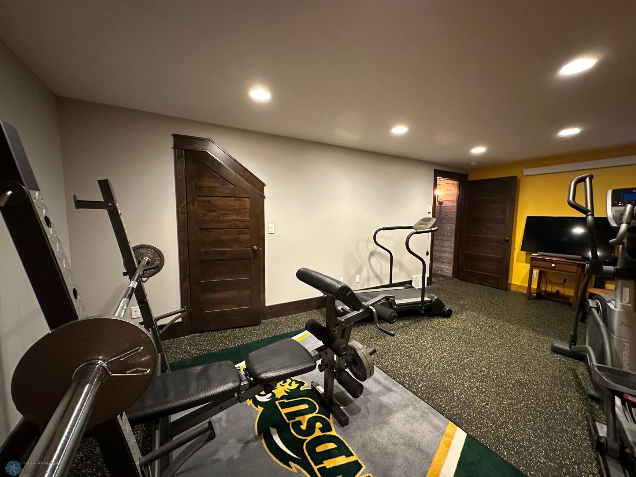 Bedroom6/Workout Room