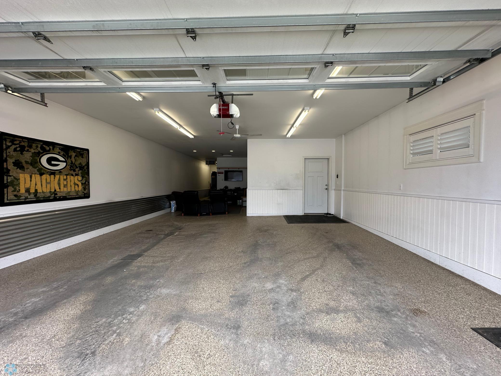 3 Stall Garage/Finished & Heated