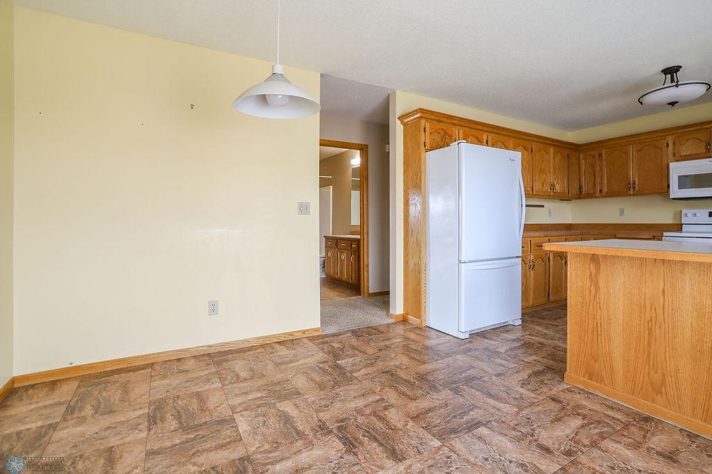 Eat-in kitchen