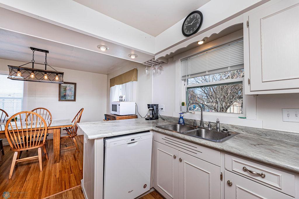 Kitchen-Large with Lots of Counter Space!