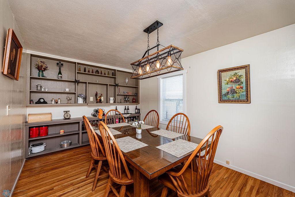 Dining Room - The table can be included!