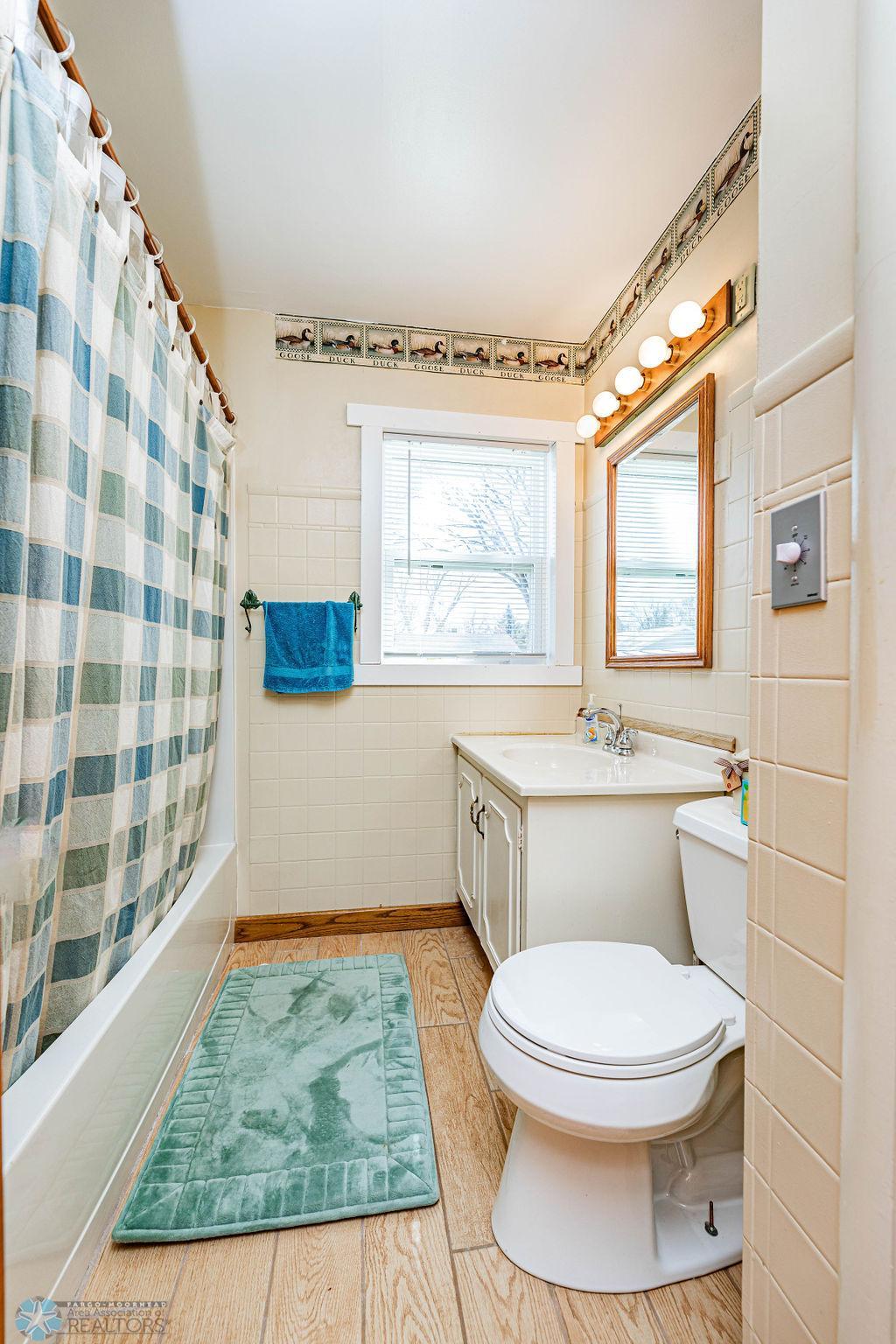 Main Floor Full Bath