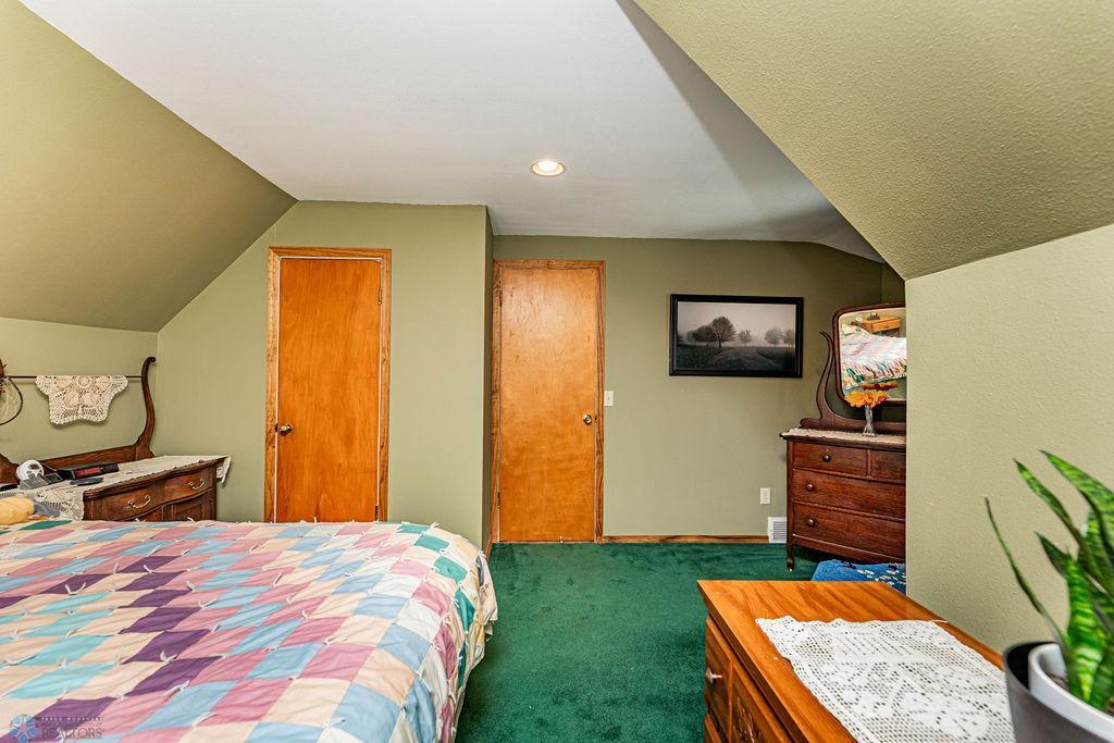 Master Bedroom-Good Sized!