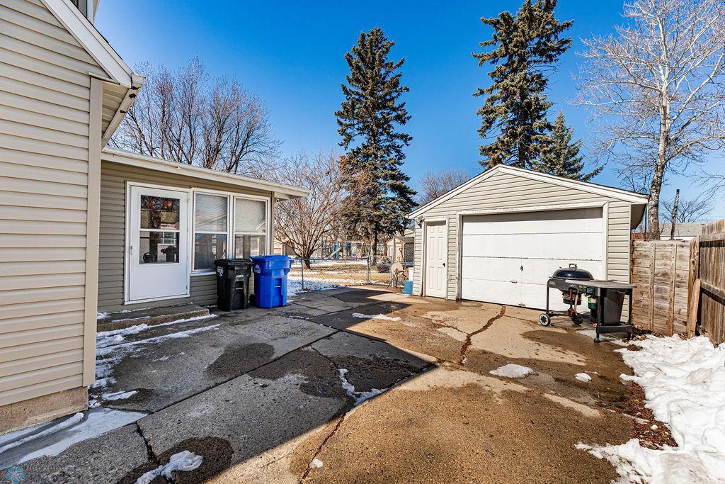 Garage & 3 Season Porch