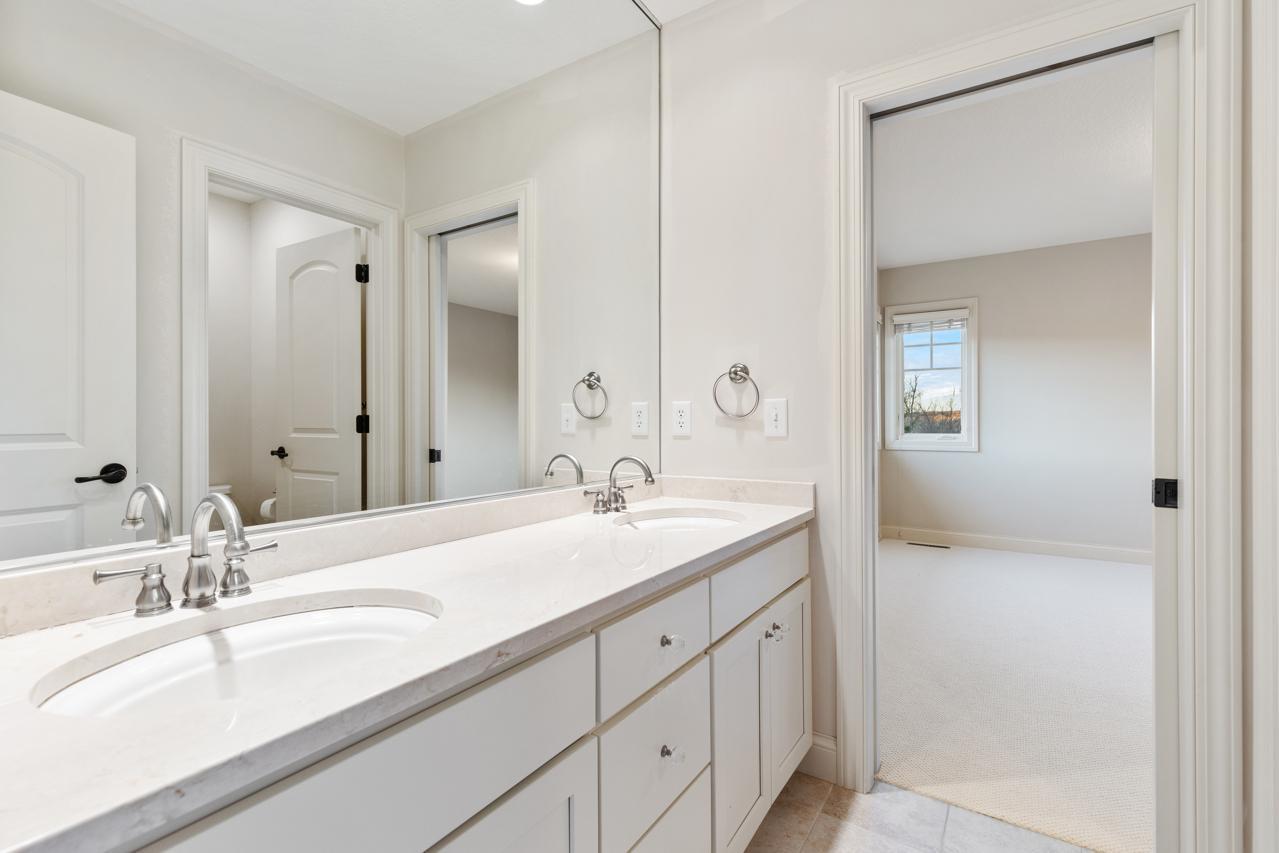 Jack and Jill bath