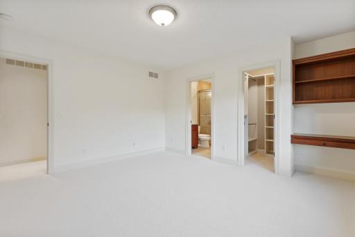 1760 Lucy Ridge Court, Chanhassen, MN 55317