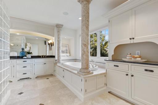 1760 Lucy Ridge Court, Chanhassen, MN 55317