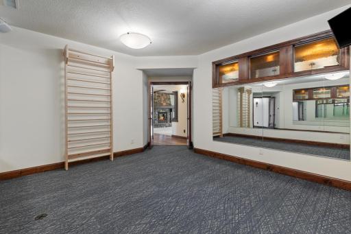 1760 Lucy Ridge Court, Chanhassen, MN 55317