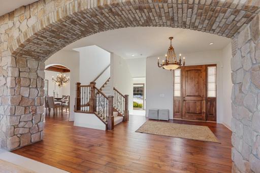 1760 Lucy Ridge Court, Chanhassen, MN 55317
