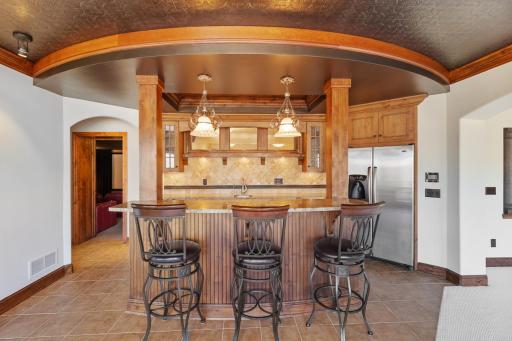 1760 Lucy Ridge Court, Chanhassen, MN 55317