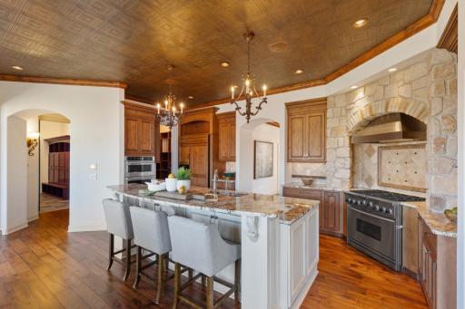 1760 Lucy Ridge Court, Chanhassen, MN 55317