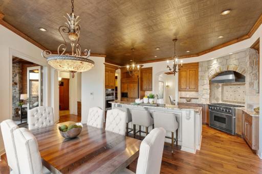 1760 Lucy Ridge Court, Chanhassen, MN 55317