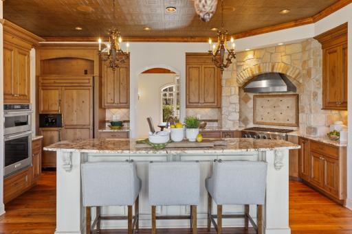 1760 Lucy Ridge Court, Chanhassen, MN 55317