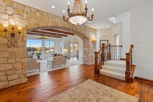 1760 Lucy Ridge Court, Chanhassen, MN 55317