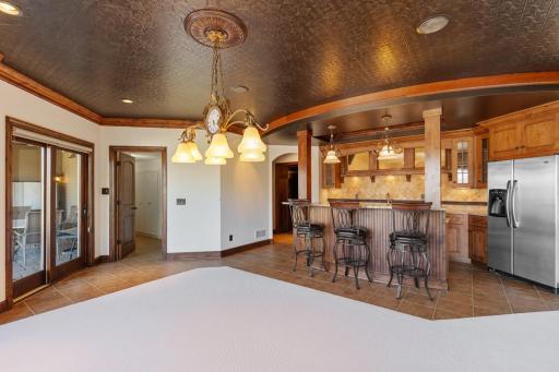 1760 Lucy Ridge Court, Chanhassen, MN 55317