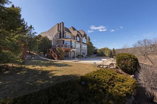1760 Lucy Ridge Court, Chanhassen, MN 55317
