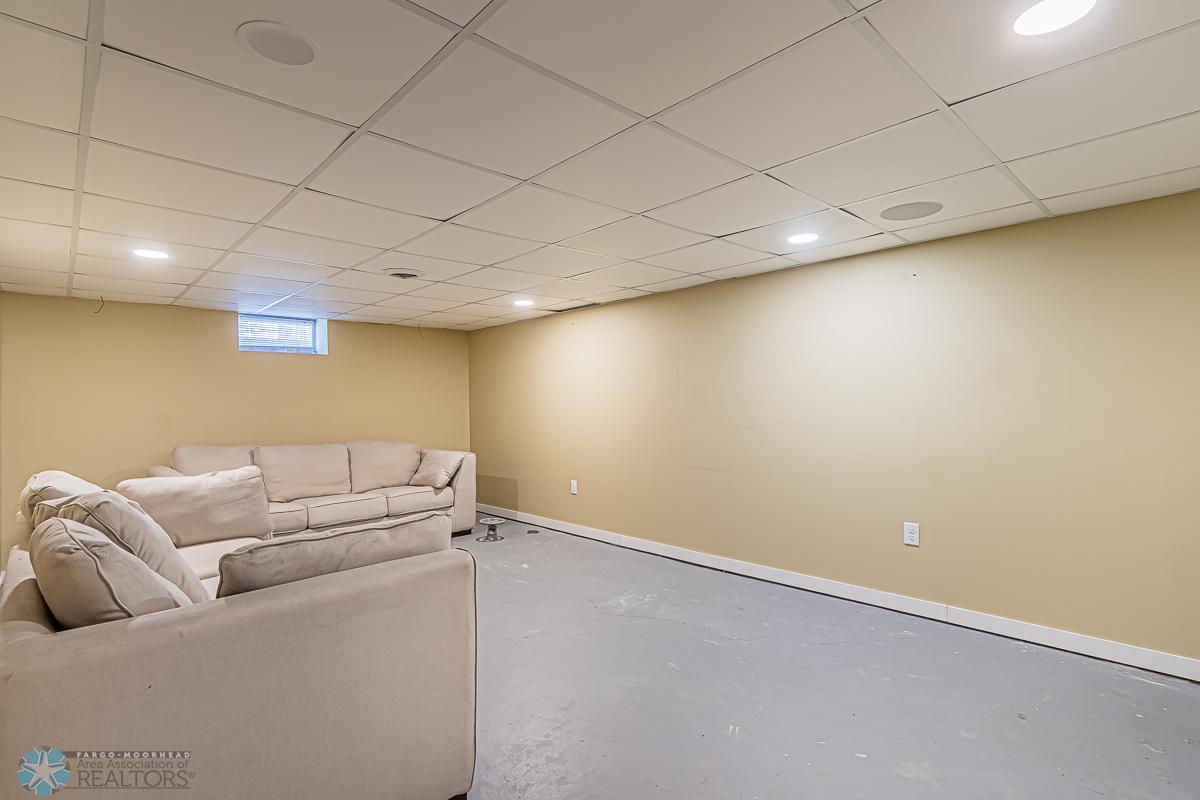 1809 7th St S, Moorhead, MN 56560-16.jpg