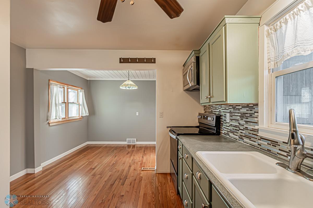 1809 7th St S, Moorhead, MN 56560-31.jpg