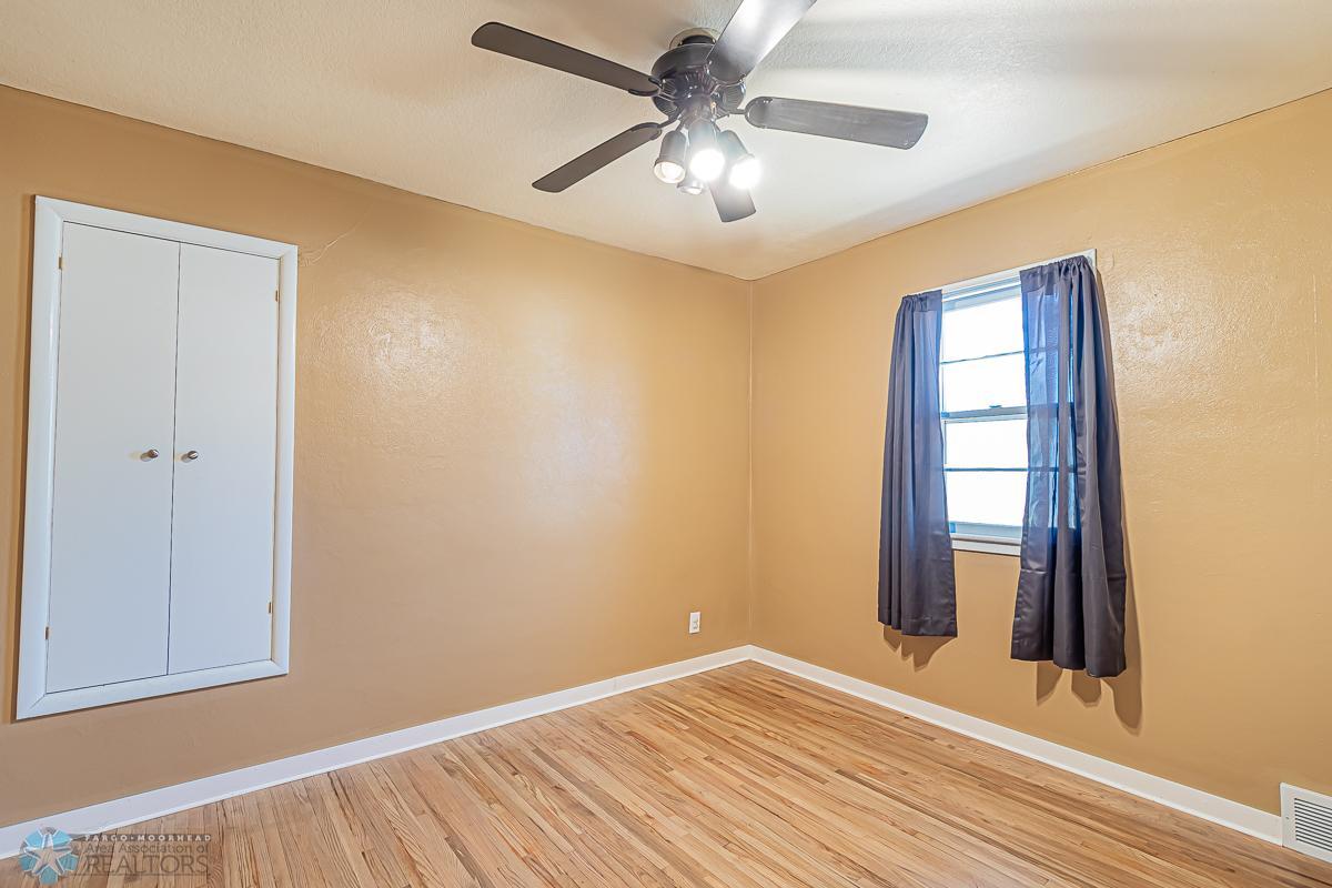 1809 7th St S, Moorhead, MN 56560-09.jpg