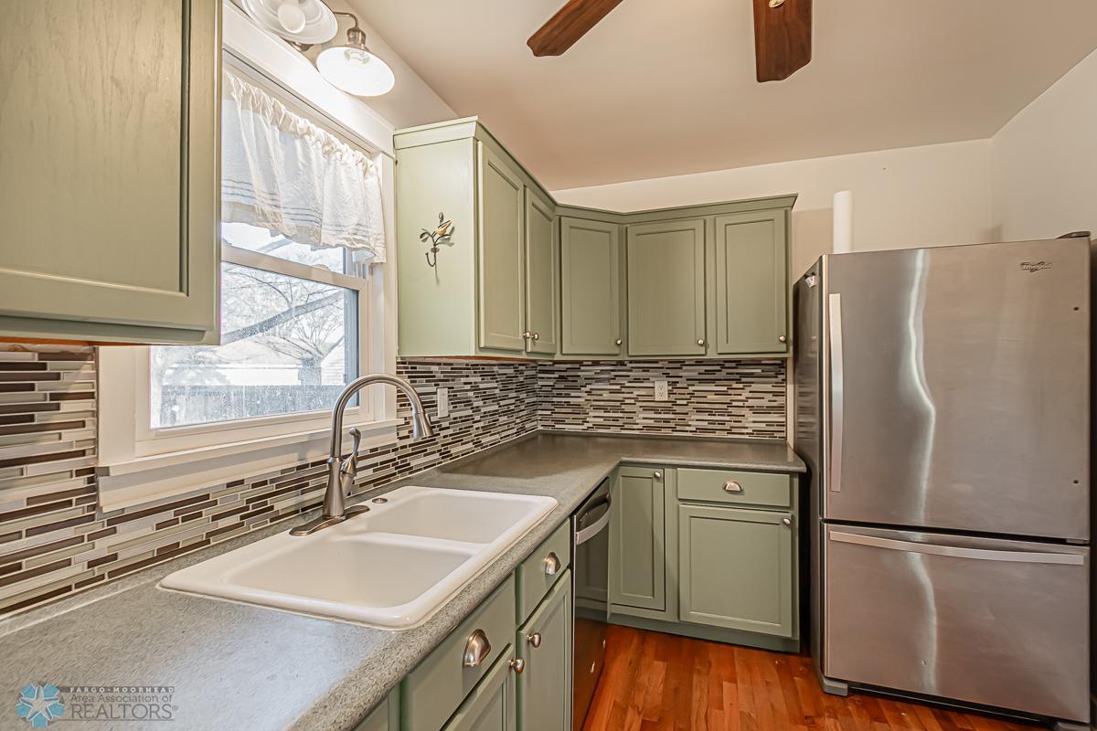 1809 7th St S, Moorhead, MN 56560-32.jpg