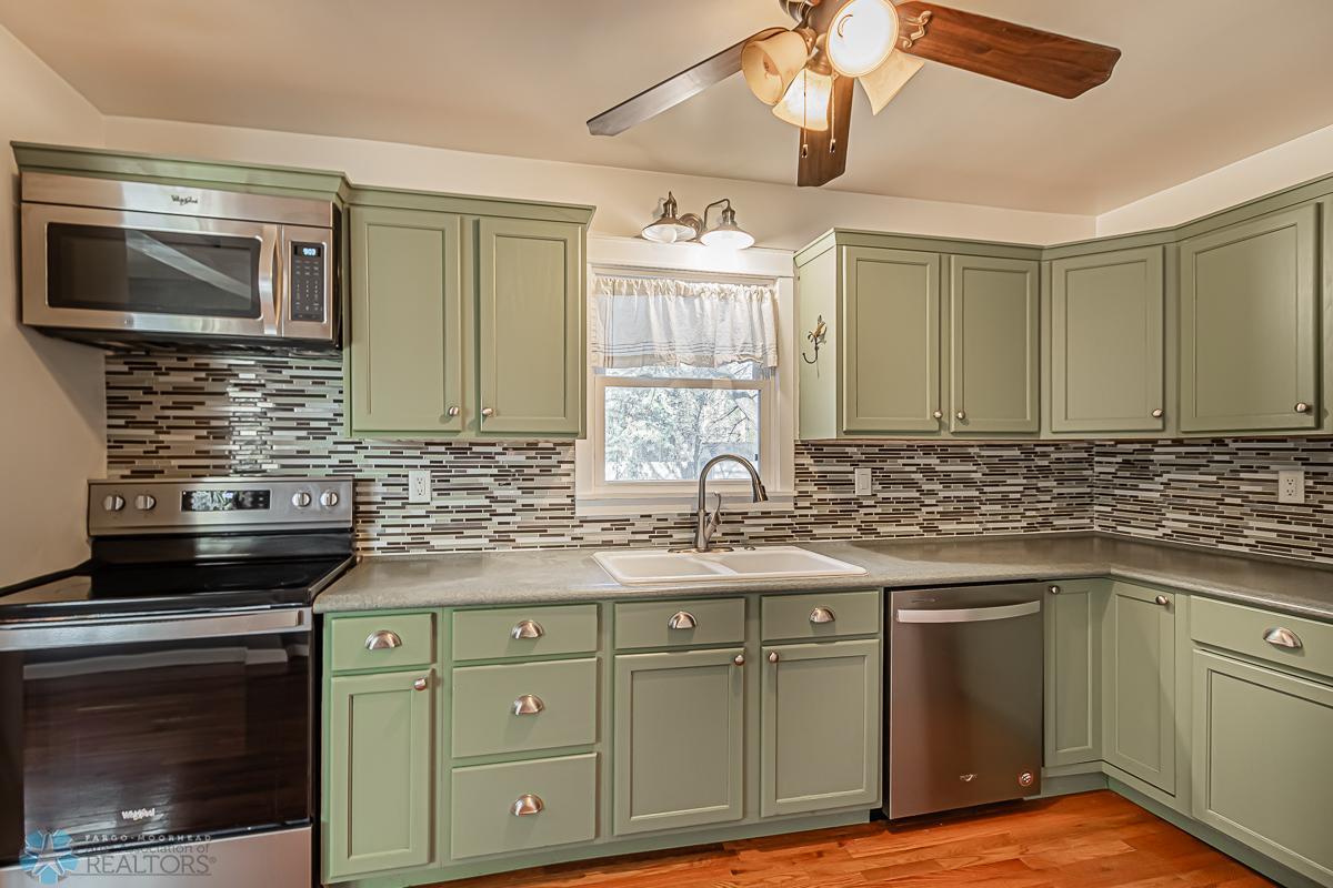 1809 7th St S, Moorhead, MN 56560-33.jpg