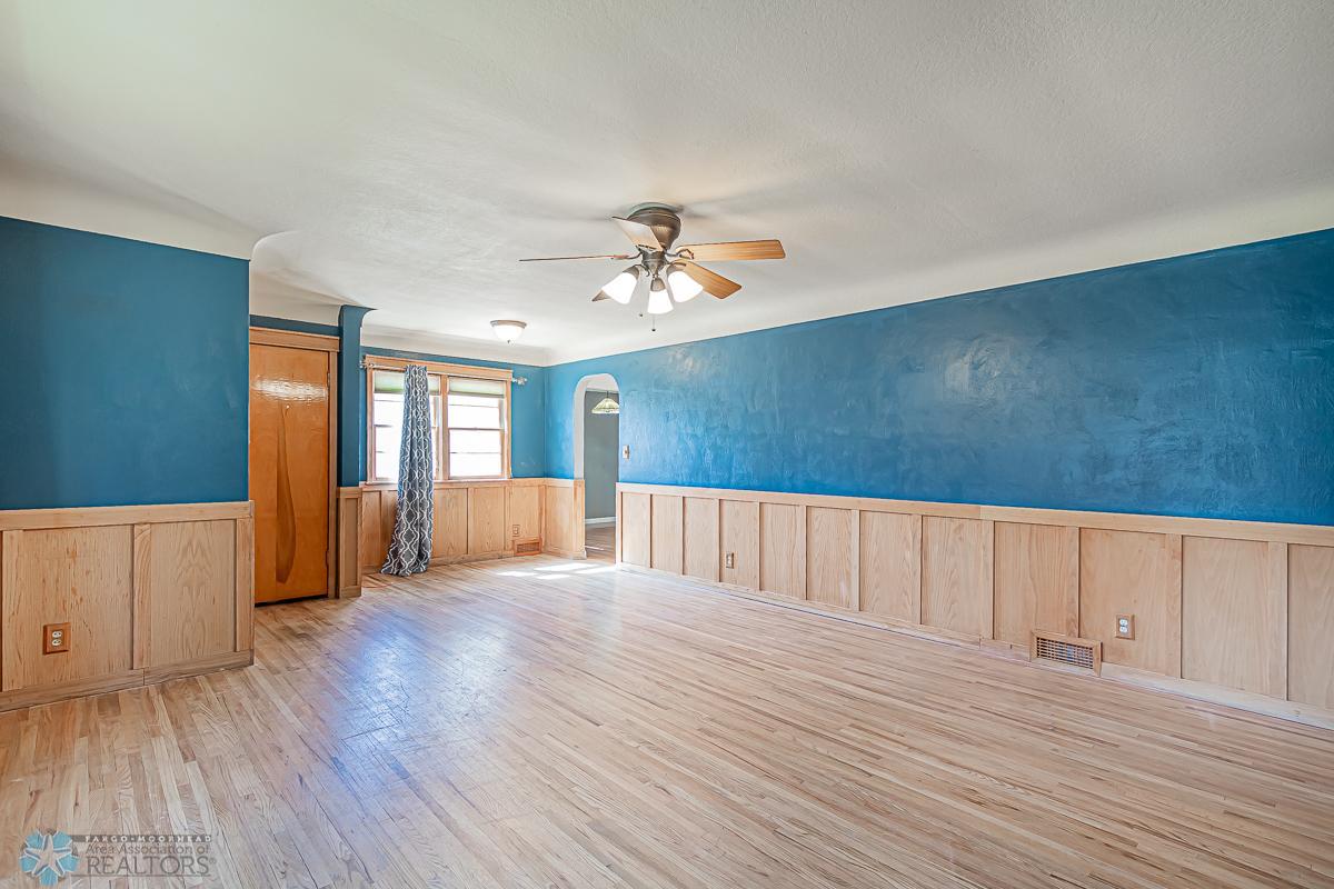 1809 7th St S, Moorhead, MN 56560-04.jpg