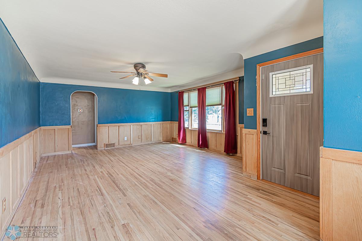1809 7th St S, Moorhead, MN 56560-06.jpg