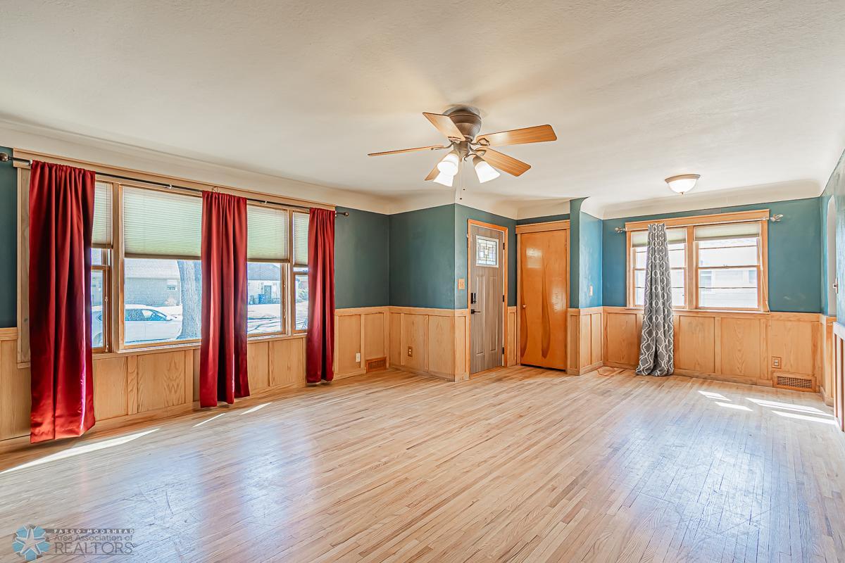 1809 7th St S, Moorhead, MN 56560-05.jpg