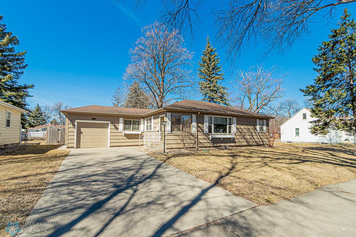 1809 7th St S, Moorhead, MN 56560-01.jpg