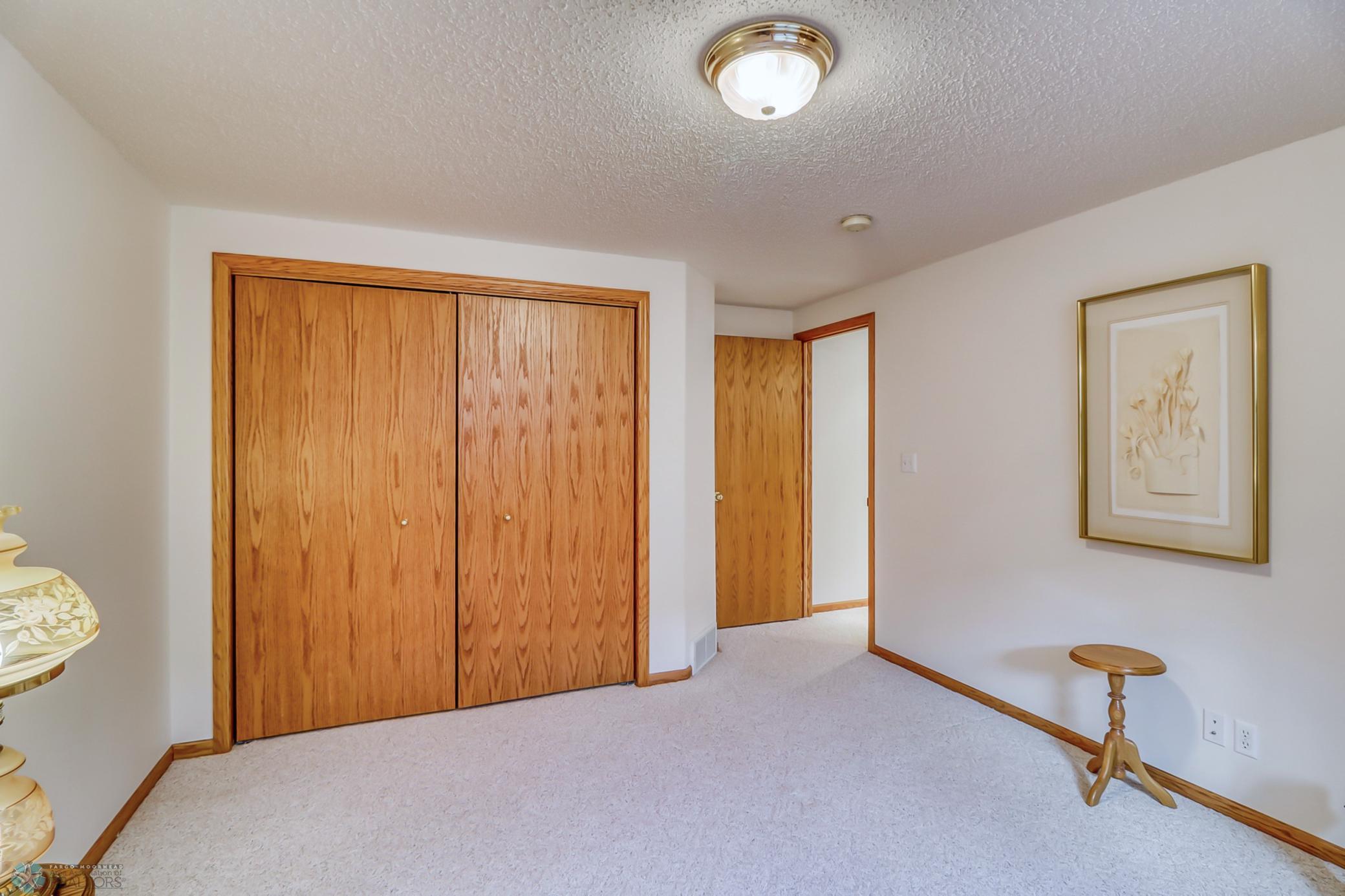 Basement bedroom-bedroom #4