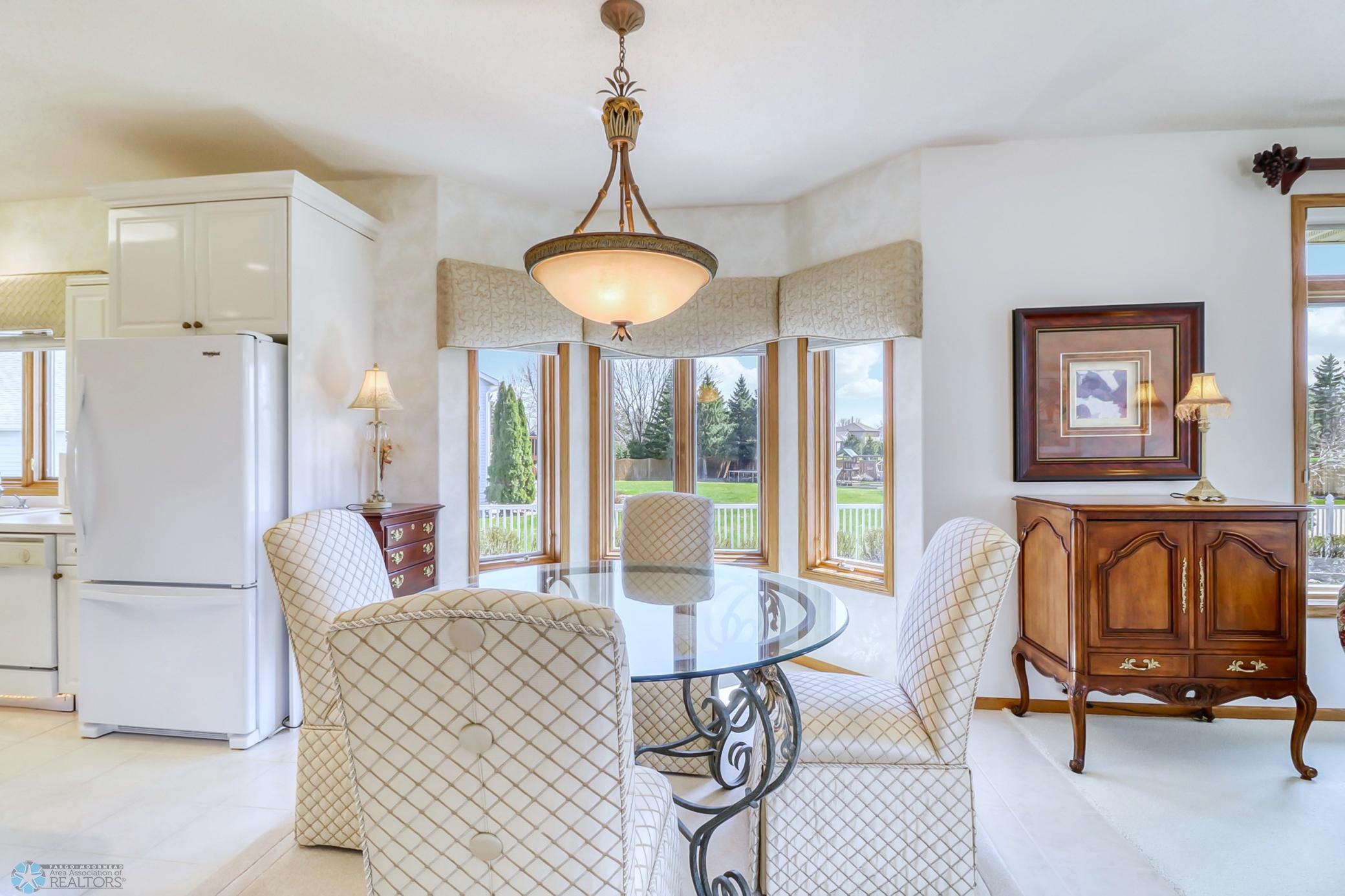 Dining area-light & bright